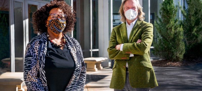photo man and woman with masks, outdoors